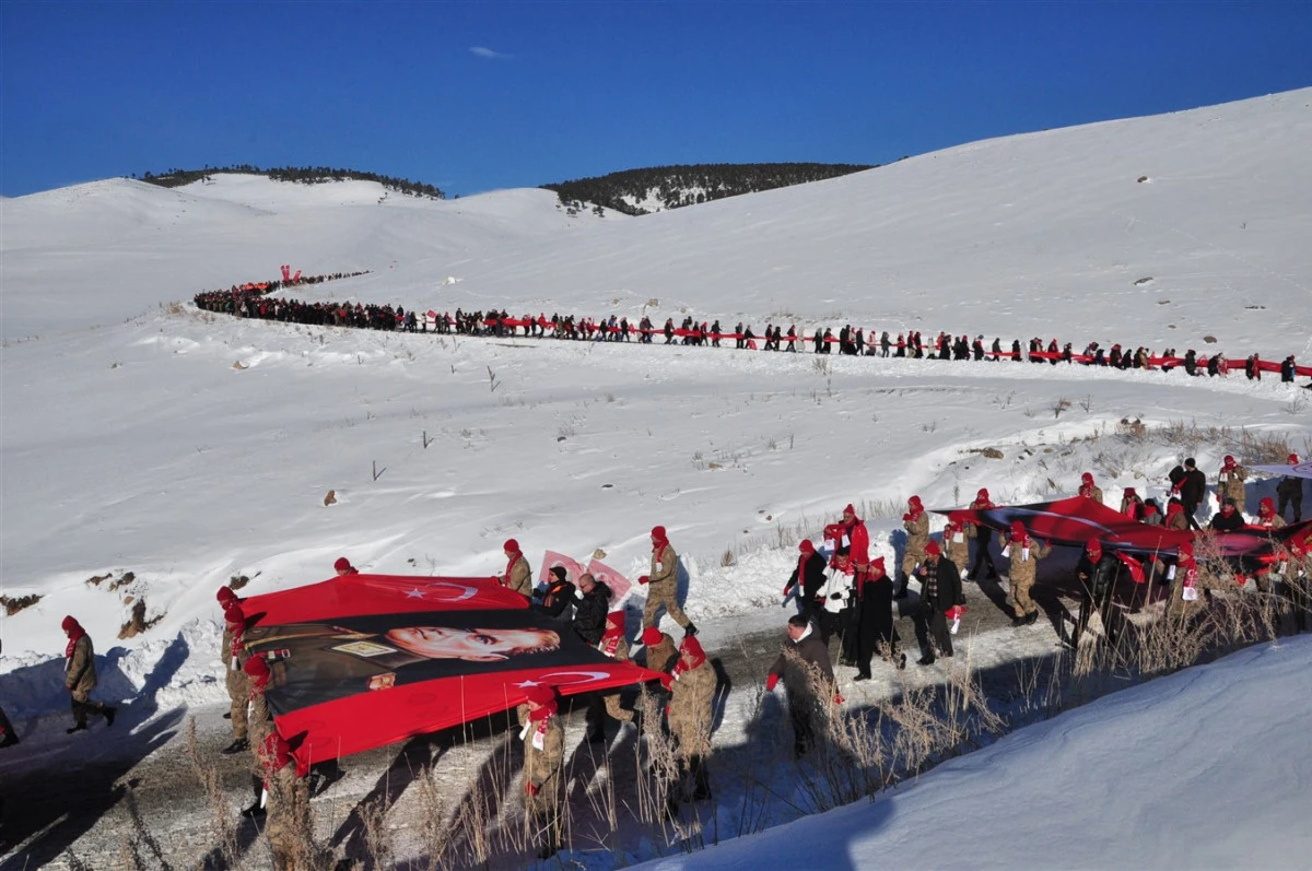 -22 derecede şehitler i&ccedil;in y&uuml;r&uuml;d&uuml;ler