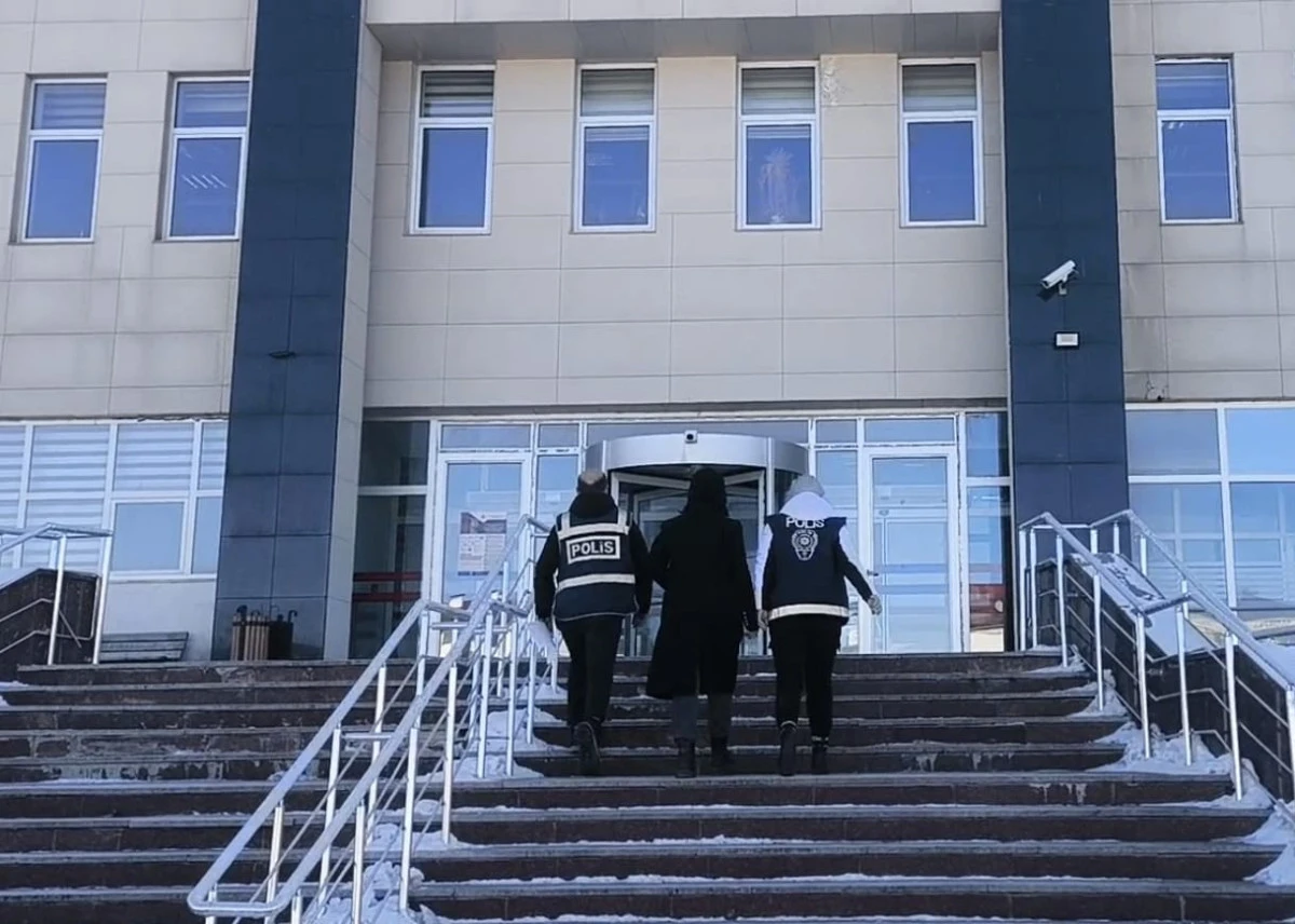 Akademisyen kelep&ccedil;esiz adliyeye sevk edildi