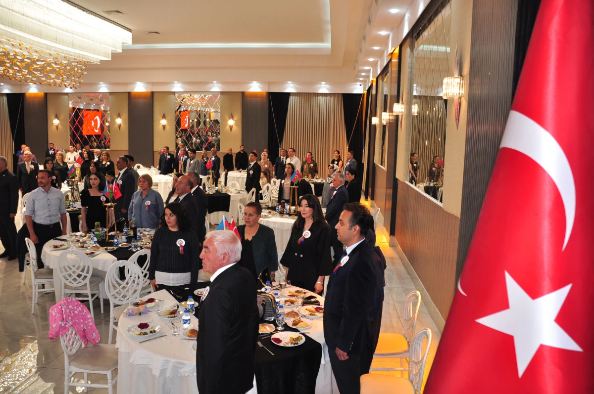 Azerbaycan Bağımsızlık Günü kutlandı