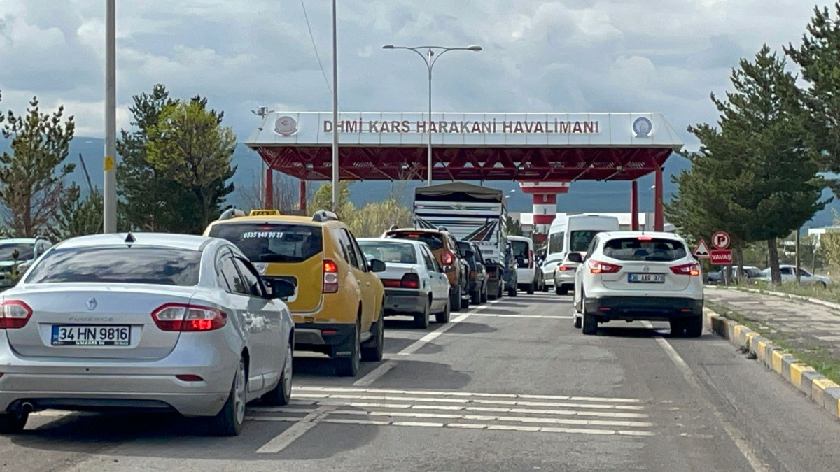 Harakani Havalimanı'nda Trafik Kontrolü Çilesi