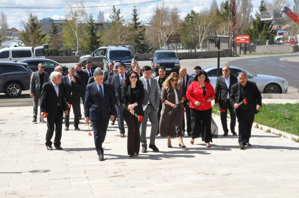 Haydar Aliyev, doğum g&uuml;n&uuml;nde Kars'ta anıldı