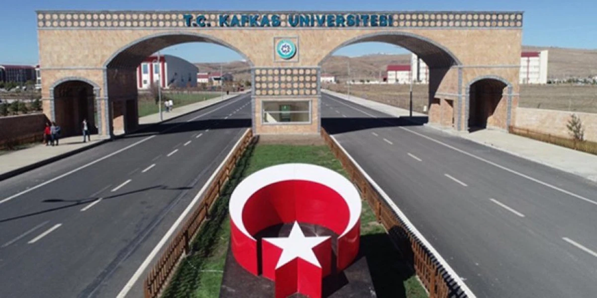 Kafkas &Uuml;niversitesi'nden a&ccedil;ıklama: G&ouml;revden uzaklaştırıldı