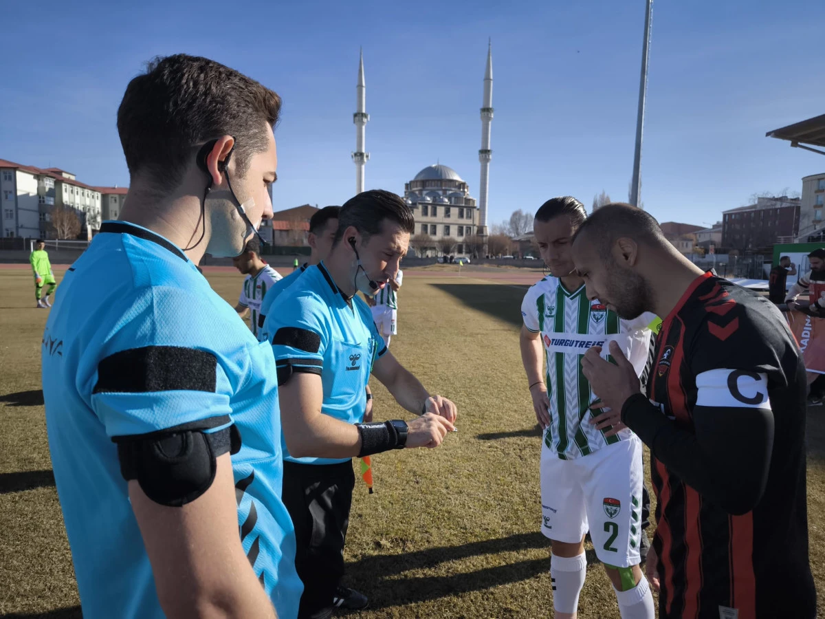 Kars 36 Spor, Hakkari Zap Spor ile 1-1 berabere kaldı