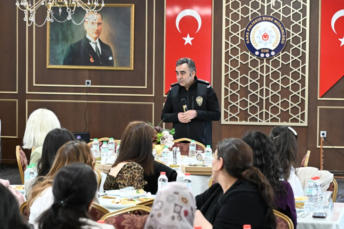 Kars Emniyeti&rsquo;nde Anneler G&uuml;n&uuml; gururu!