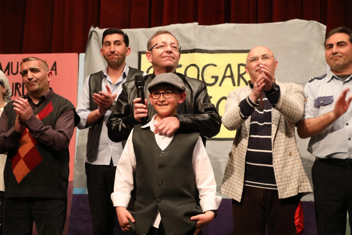 Kars Öğretmenler Tiyatro Topluluğu sundu “Otogargara”