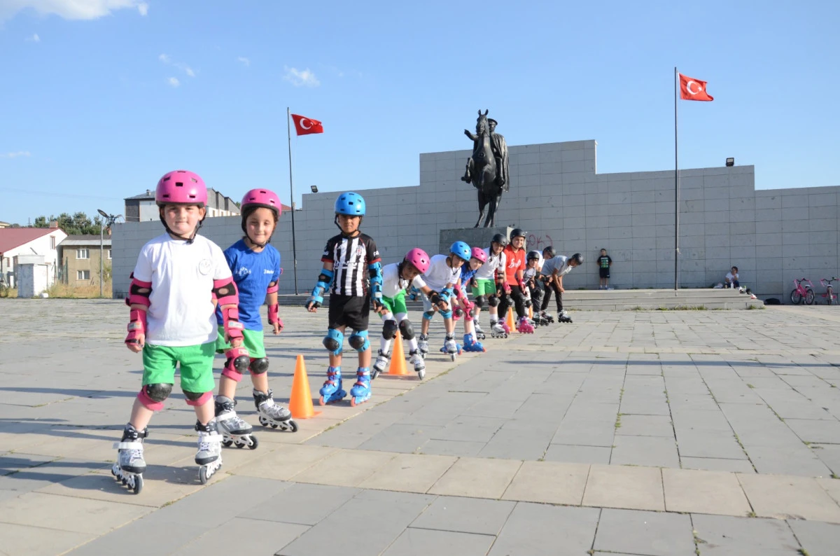 Kars’ın tekerlekli patencileri Türkiye şampiyonasına hazırlanıyor