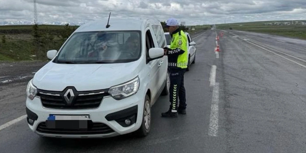 Kars&rsquo;ta Bayram &Ouml;ncesi Sıkı Trafik Denetimi