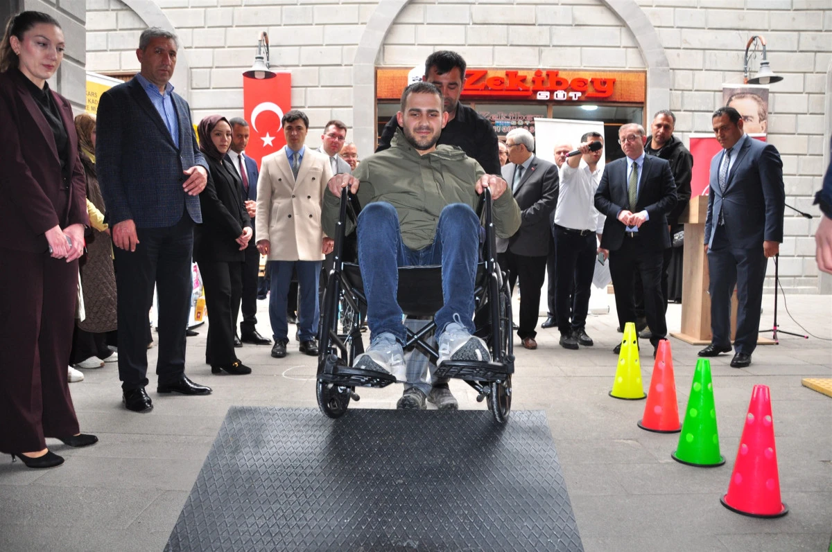 Kars'ta engelliler i&ccedil;in farkındalık oluşturuldu