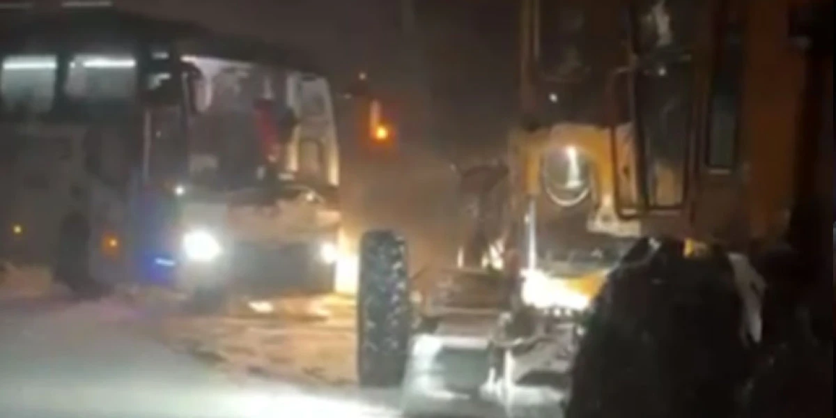 Kars&acute;ta kar nedeniyle 41 k&ouml;y yolu ulaşıma kapandı