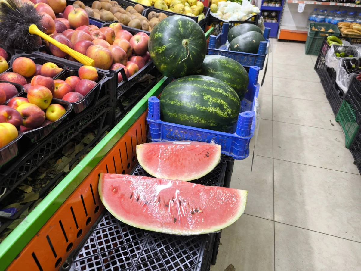 Kars’ta karpuzun dilimi kilosundan pahalıya satılıyor