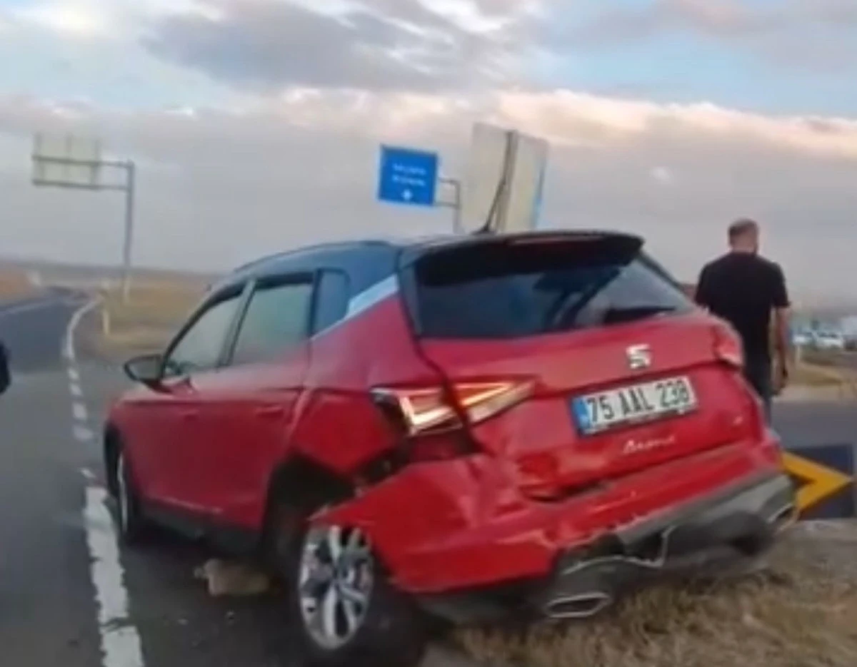 Kars'ta meydana gelen trafik kazasında 1'i hamile kadın olmak üzere 2 kişi yaralandı.