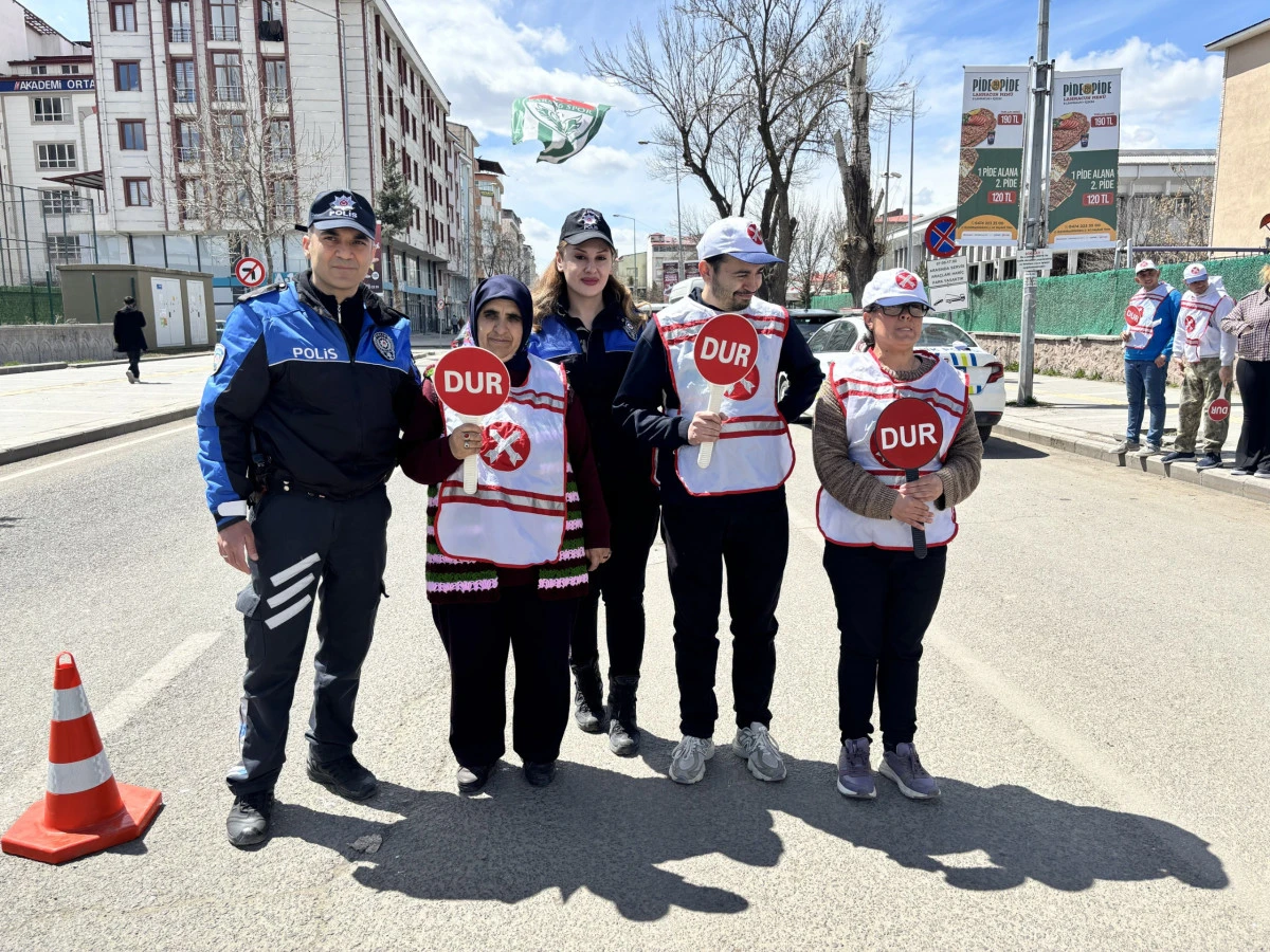 Kars&rsquo;ta &ouml;zel &ouml;ğrenciler bir g&uuml;nl&uuml;ğ&uuml;ne polis oldu