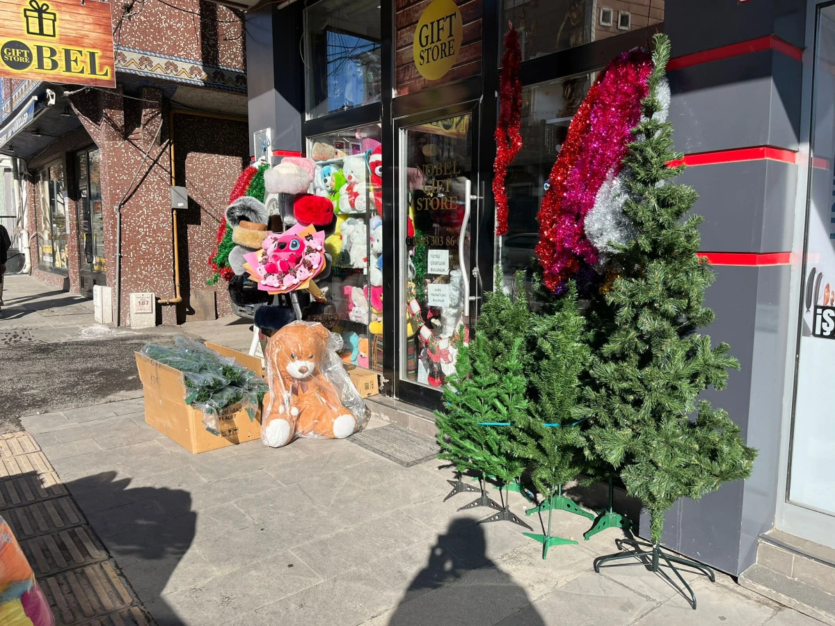 Kars&rsquo;ta yılbaşı alışverişi erken başladı