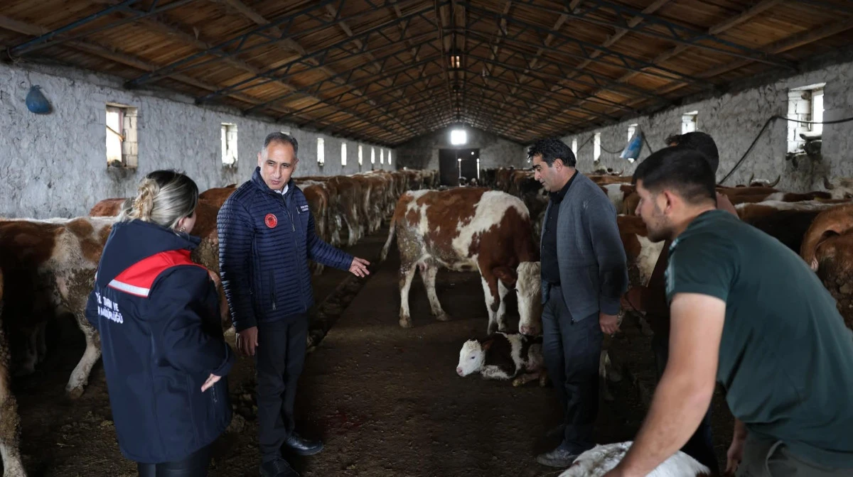 M&uuml;d&uuml;r Aydın, Bayraktar k&ouml;y&uuml;nde &uuml;reticilerle buluştu