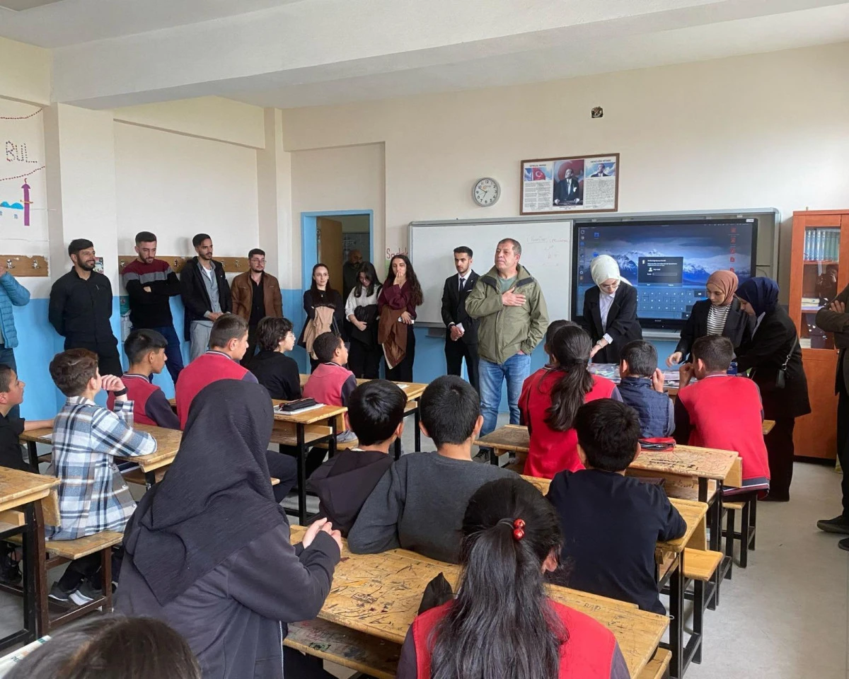 Topluma Katkı Sağlayan Öğretmen Adayları