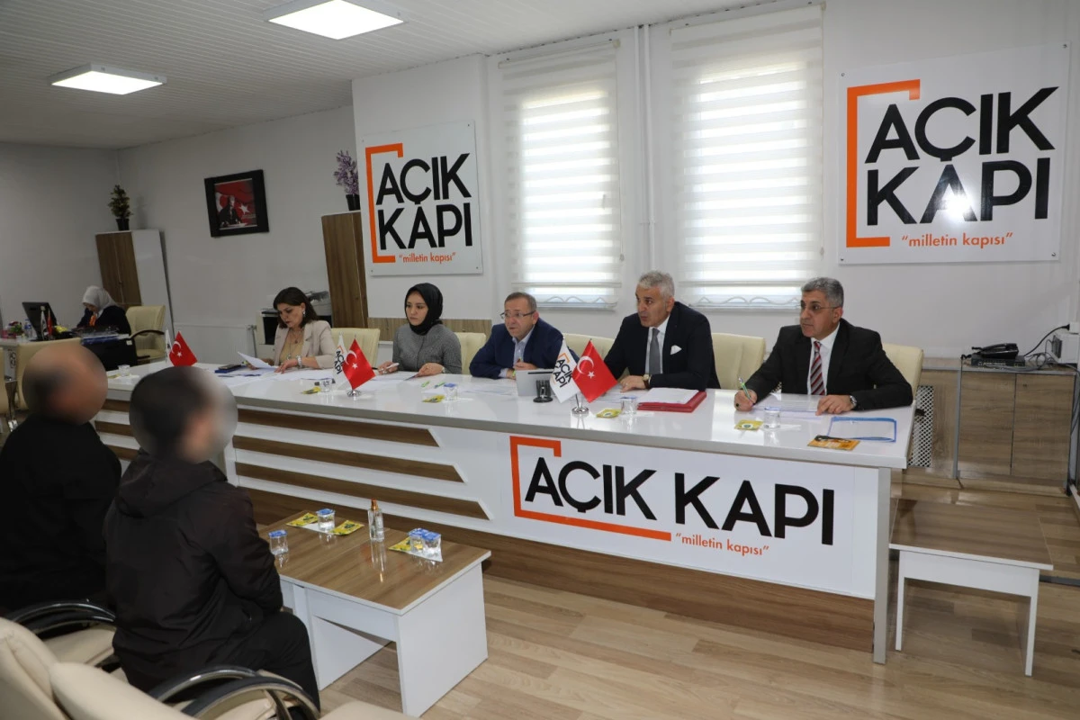 Vali Polat, “Halk Günü”nde vatandaşları dinledi