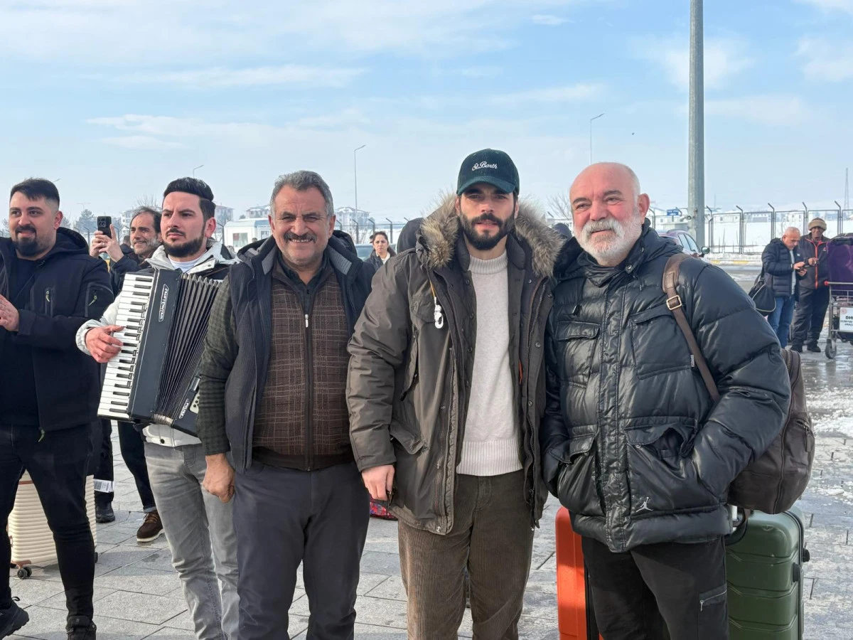 Veliaht Dizisi Oyuncuları Kars&rsquo;ta Coşkuyla Karşılandı